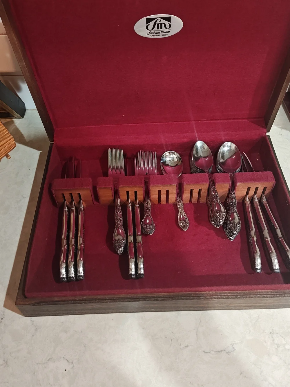 Oneida WMA Roger Delux Stainless Flatware Set Total 45 Pcs.
